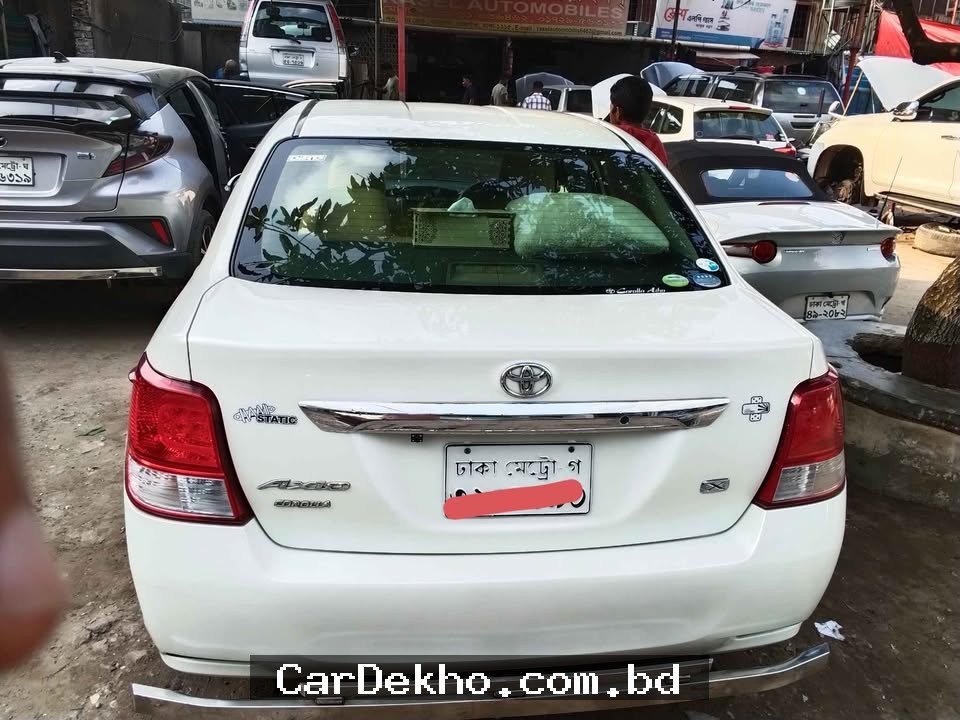 Toyota Corolla Axio- 2012 - Gallery Image 2