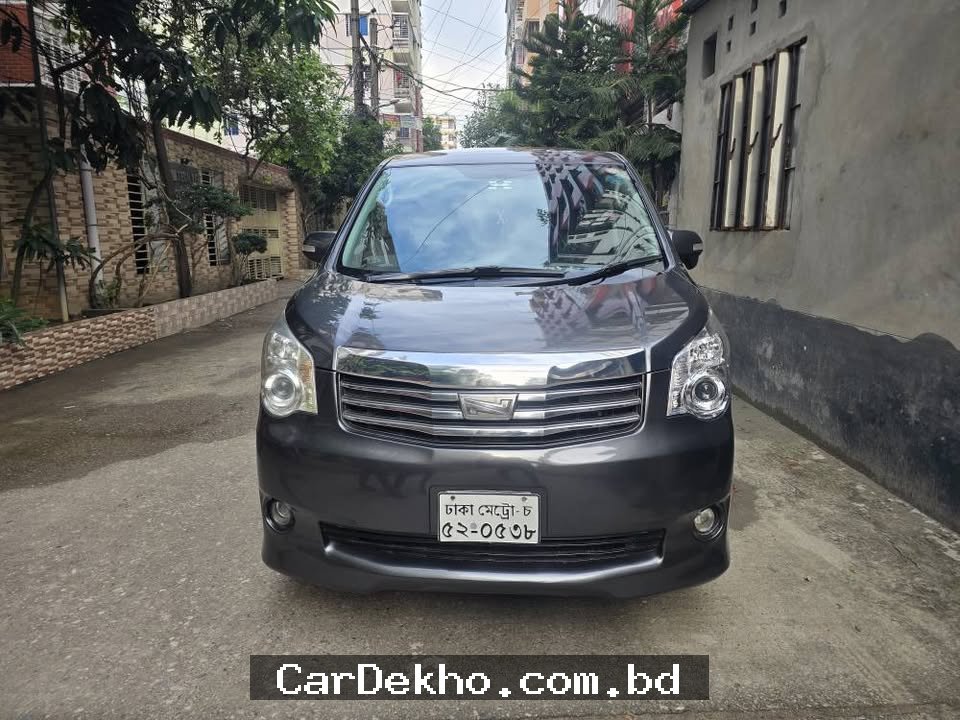 Toyota Noah Si 2013 - Gallery Image 2