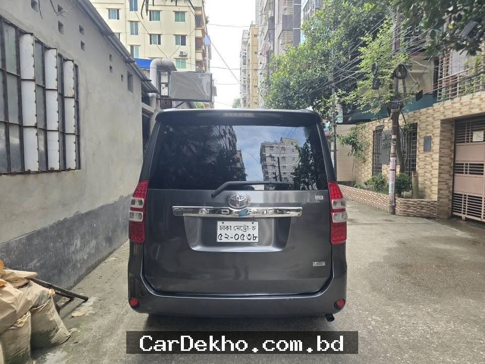 Toyota Noah Si 2013 - Gallery Image 4