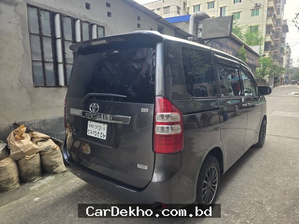 Toyota Noah Si 2013 - Gallery Image 5