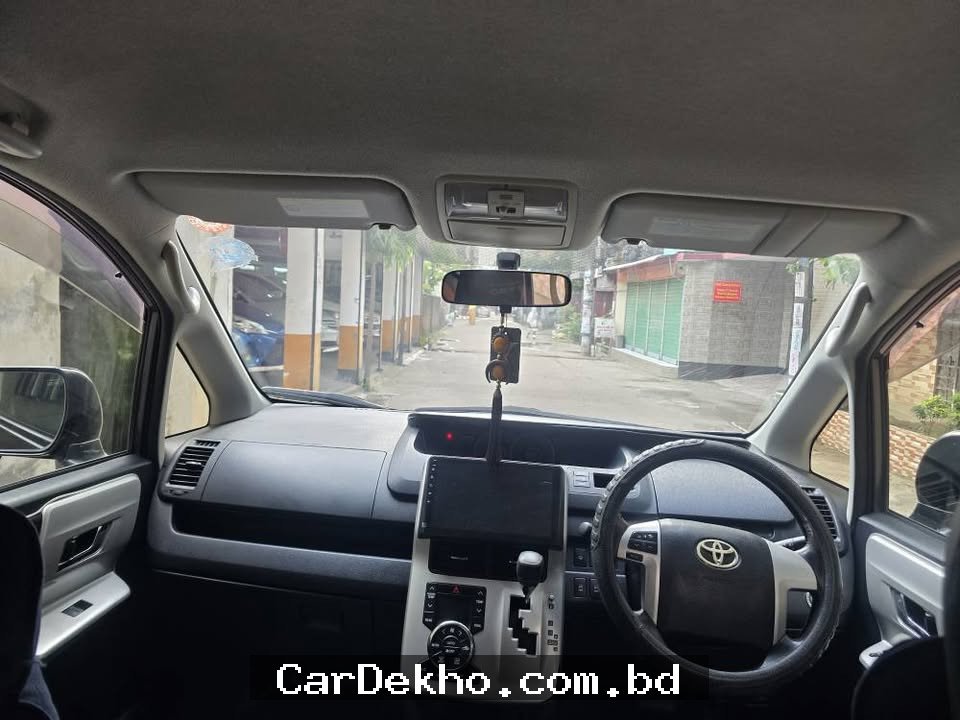 Toyota Noah Si 2013 - Gallery Image 8