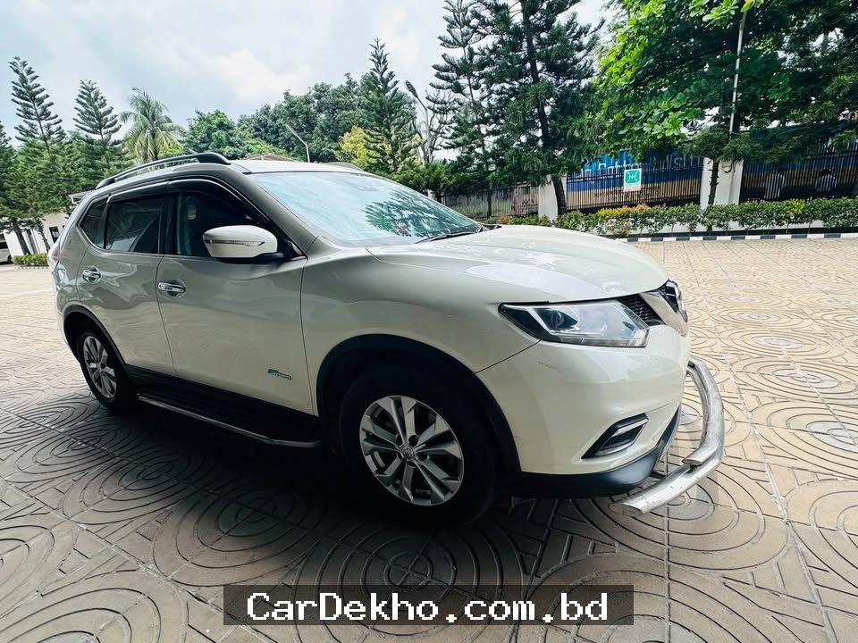NISSAN X-TRAIL HYBRID - Gallery Image 1