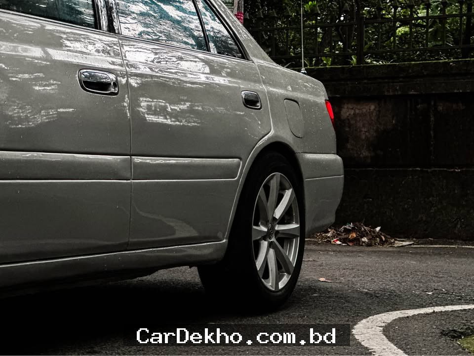Toyota Ti Carina With Sunroof - Gallery Image 6