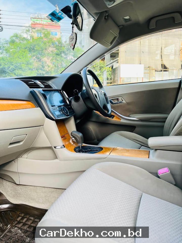Toyota Premio F - Gallery Image 4