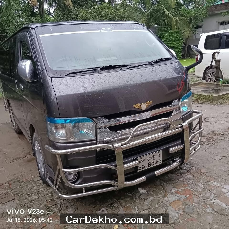 Toyota HiAce Super GL   - Gallery Image 1