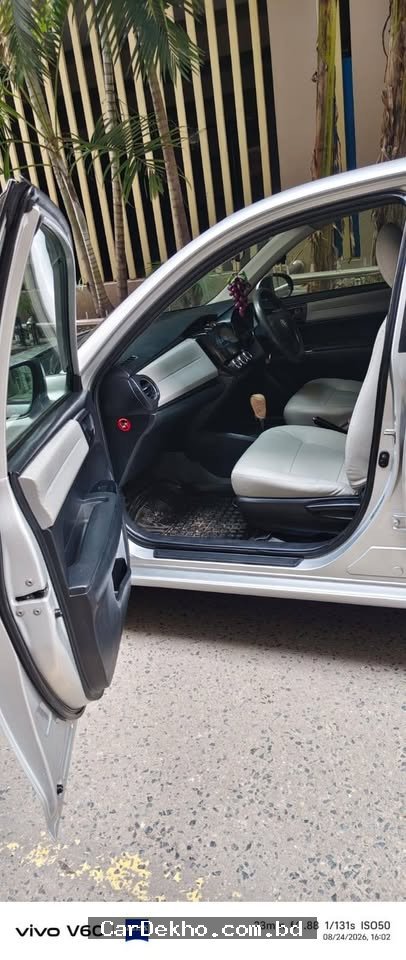 Toyota Corolla Axio - Gallery Image 4